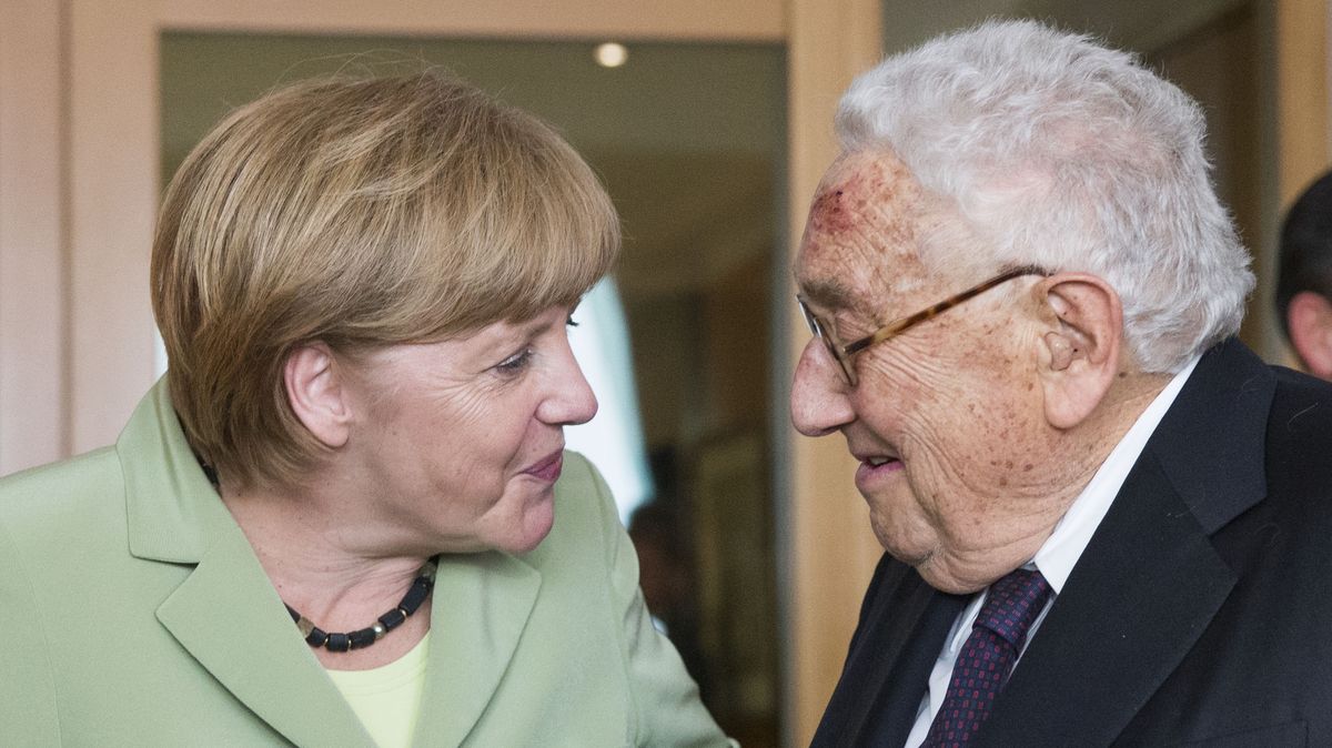 FOTO: Od Putina po Merkelovou, zesnulý Kissinger jednal s politickou špičkou celého světa